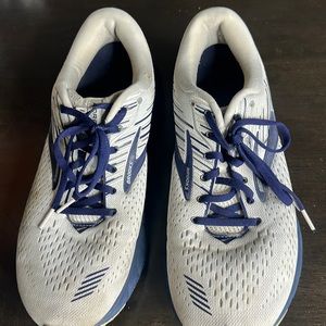 Brooks shoes blue/white